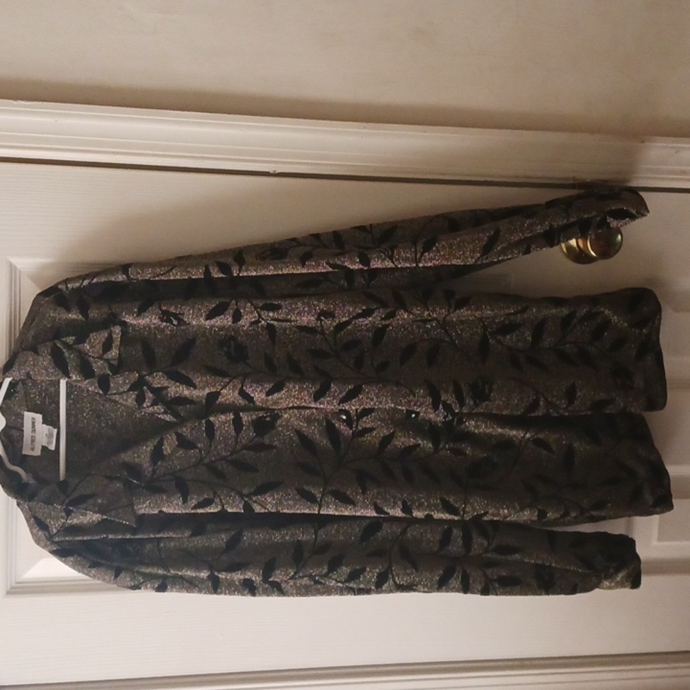Alfred Dunner size18 gold and black blouse.